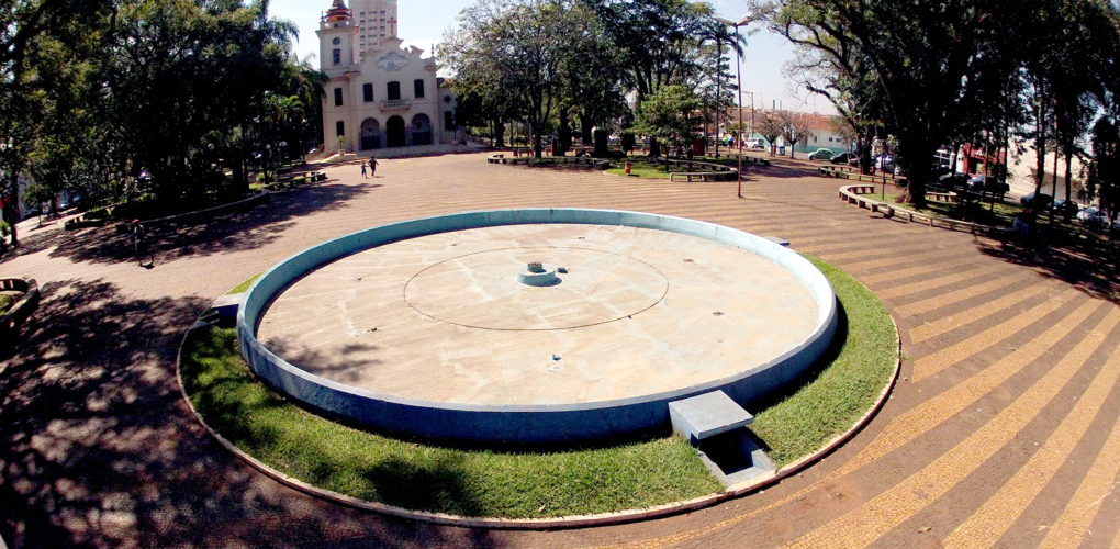 Vereadores pedem manutenção da fonte na Praça da Matriz