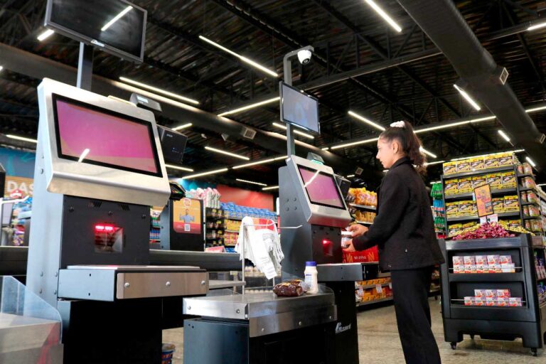 Supermercado Vizinho implanta caixas de autoatendimento em Iracemápolis