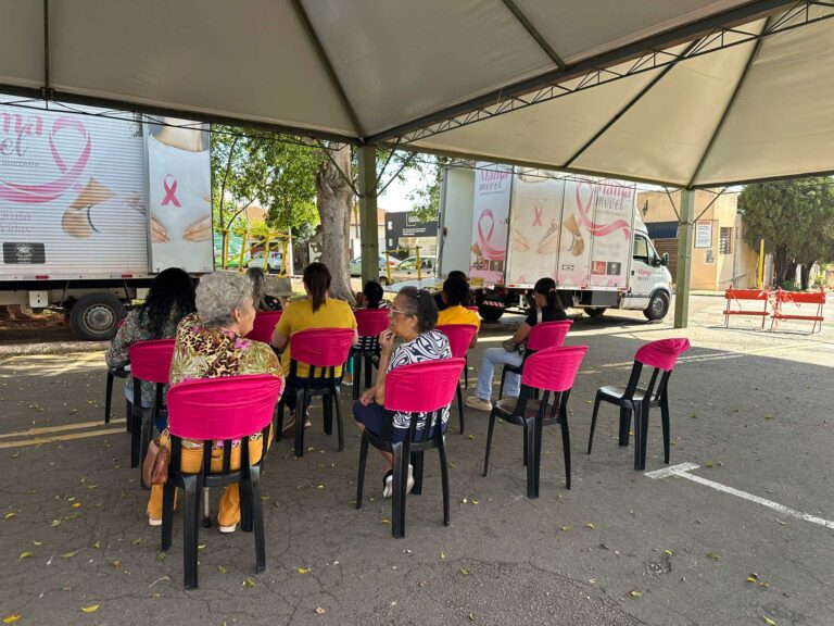 Mutirão realiza quase 300 atendimentos em ação do Outubro Rosa no Centro Odontológico